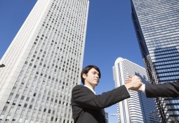 思わず目が行く、自分らしさの光るネクタイの結び方8選